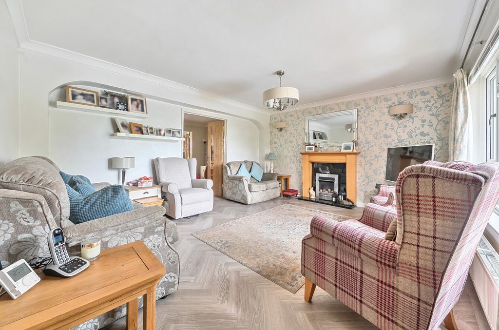 Property photo 2 of 13 1305290-19-6846d4...