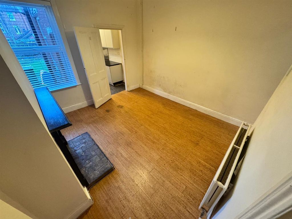 Property photo 2 of 19 Rear Reception Room