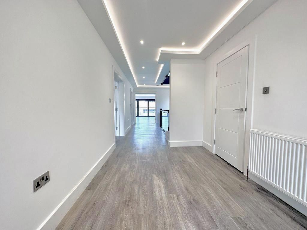 Property photo 2 of 21 0Ae135Dd-9B06-496E-86B8-4Ca3d7c6A6d8.Jpg