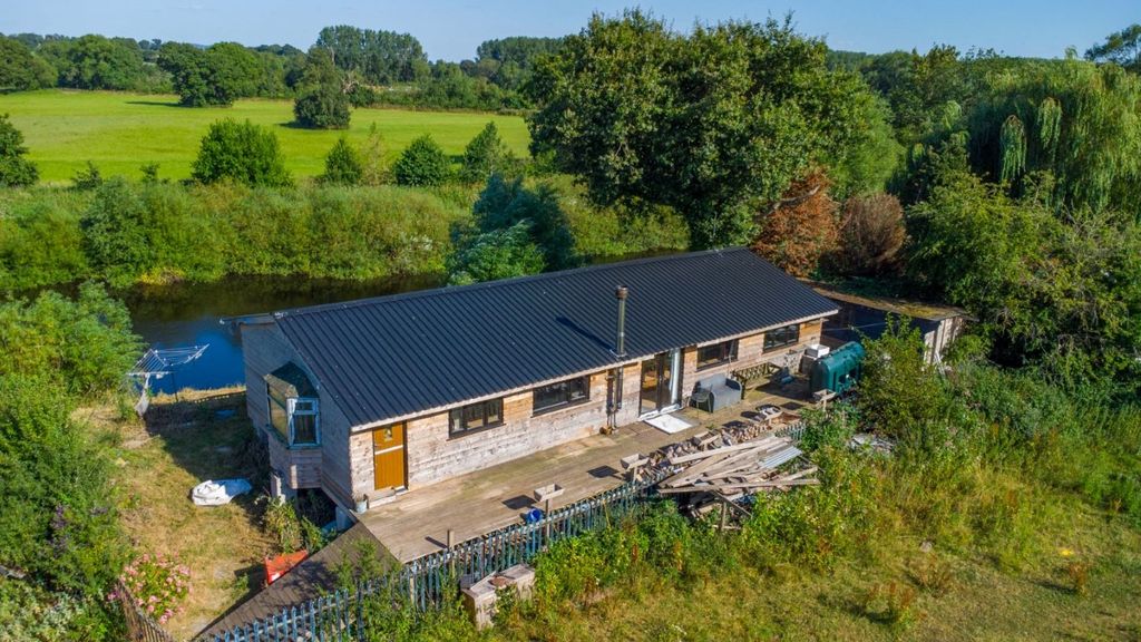 Property photo 2 of 16
