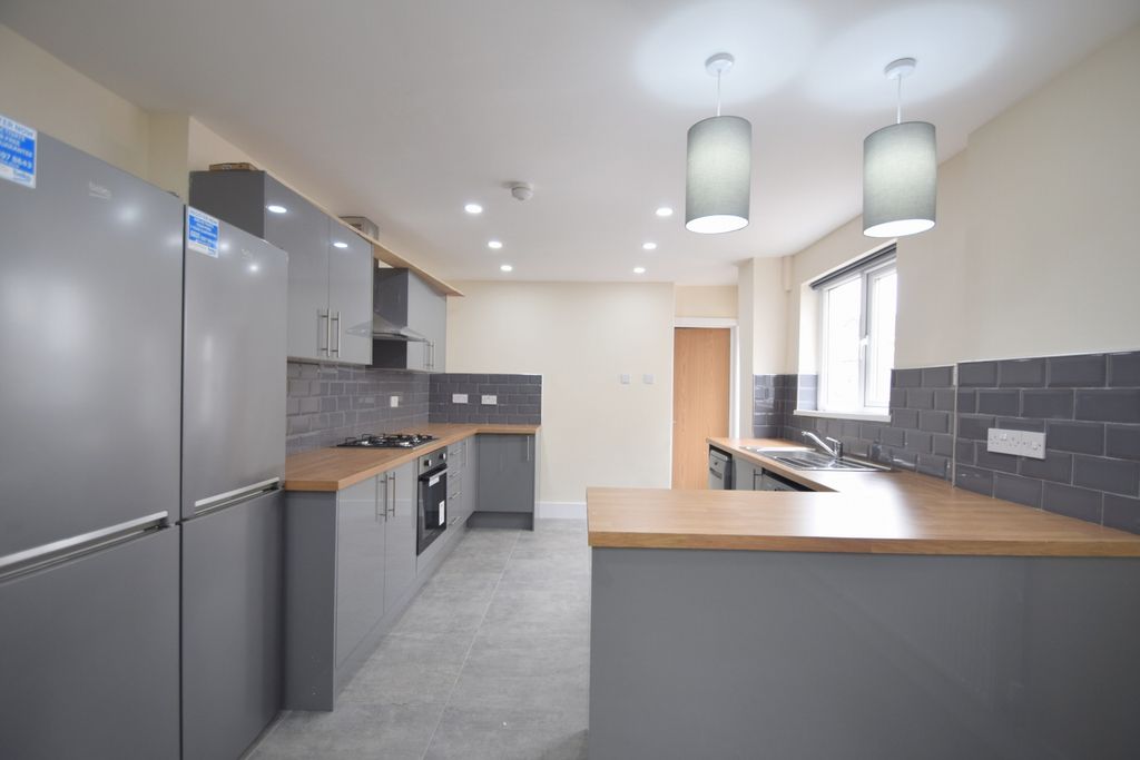 Property photo 1 of 13 Photo 3