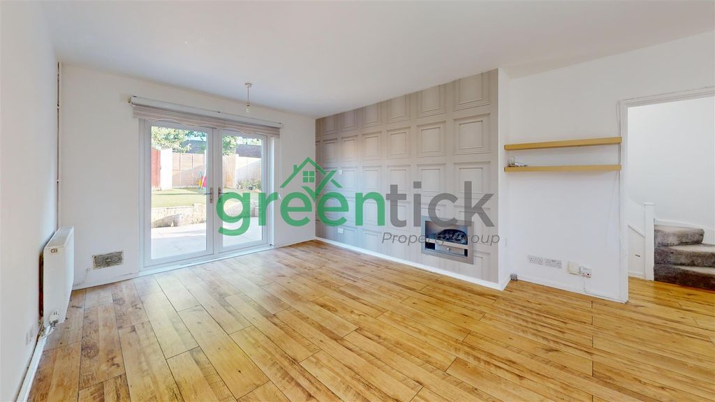 Property photo 2 of 13 181-Hook-Field-Living-Room 2.Jpg