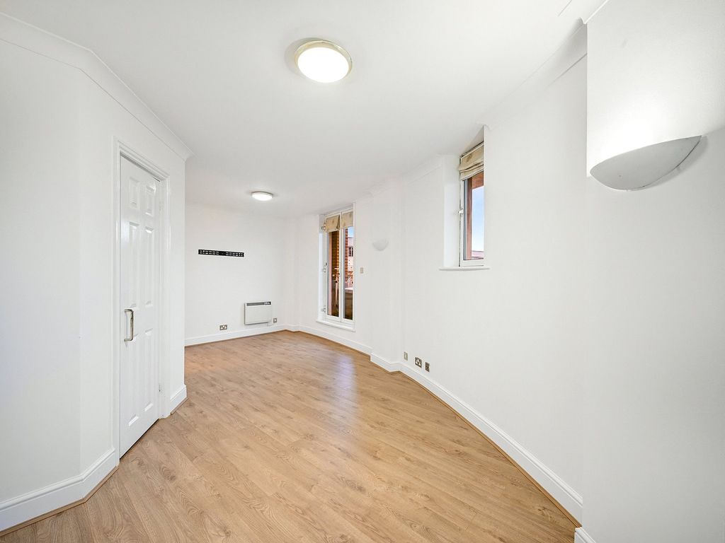 Property photo 2 of 10 Stamford Gate House