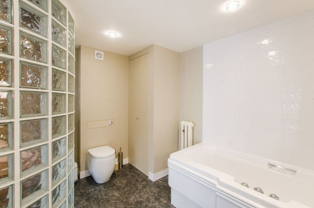 Property photo 2 of 28