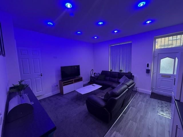 Property photo 1 of 7 Open Plan Living Room/Kitchen