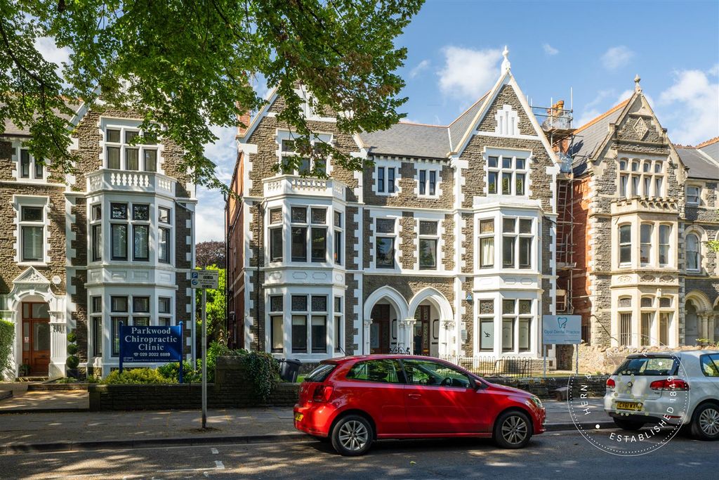 Property photo 1 of 11 Cathedral Road, Flat, Pontcanna, Hern Crabtree (2)
