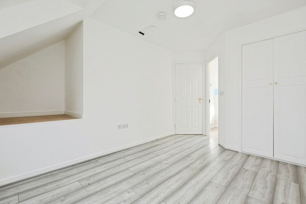 Property photo 3 of 19 Pbox-Img.Jpg