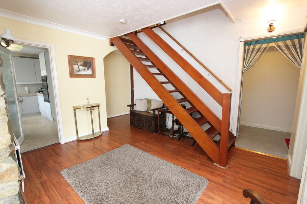 Property photo 2 of 20 Entrance Hall
