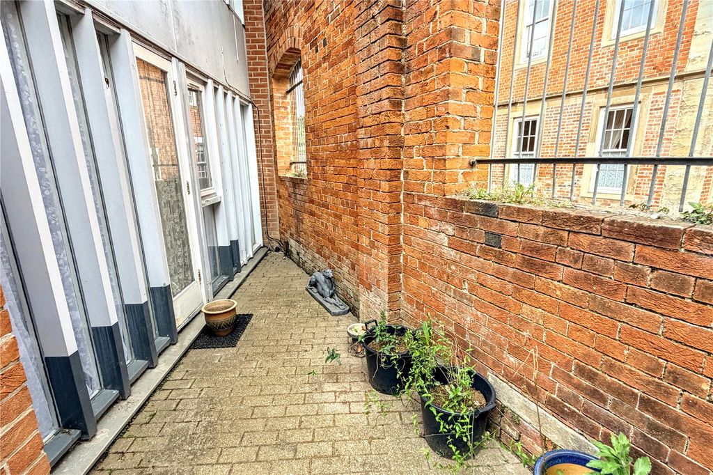 Property photo 2 of 9 Picture No. 13