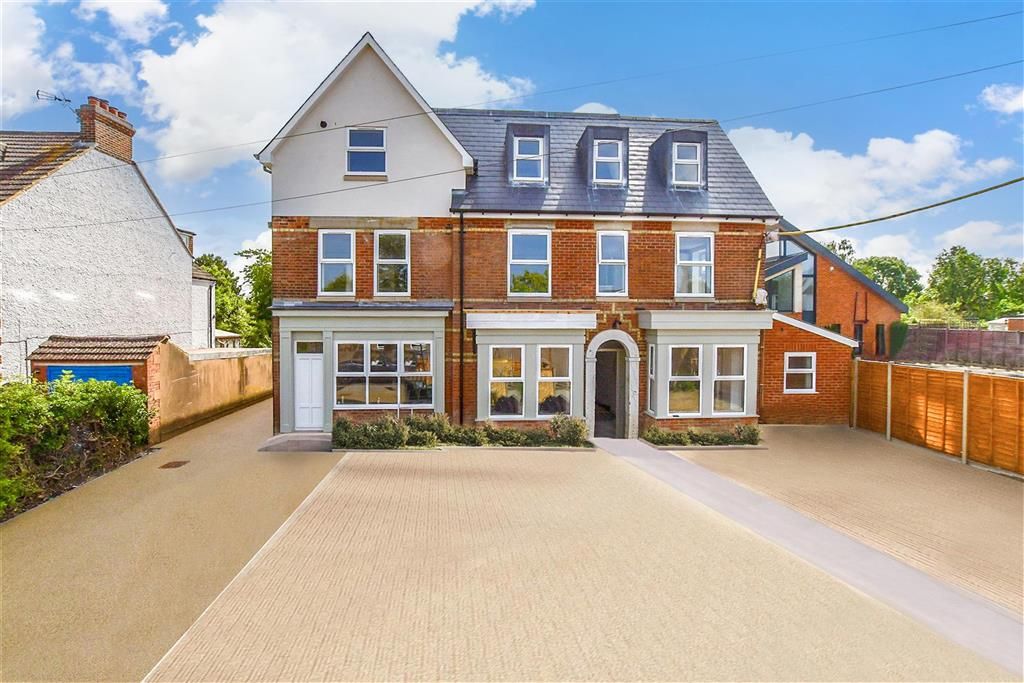 Property photo 1 of 11 External