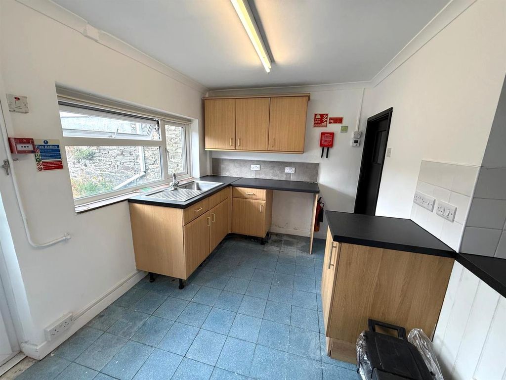 Property photo 3 of 11 Kitchen2.Jpg