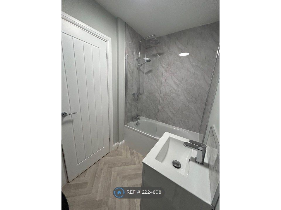 Property photo 1 of 13 Bathroom