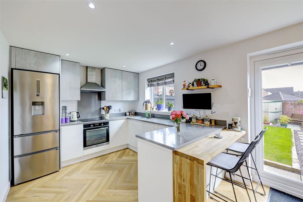 Property photo 3 of 21 Kitchen Diner