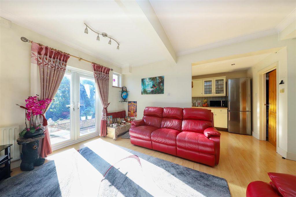 Property photo 2 of 11 Dining Room