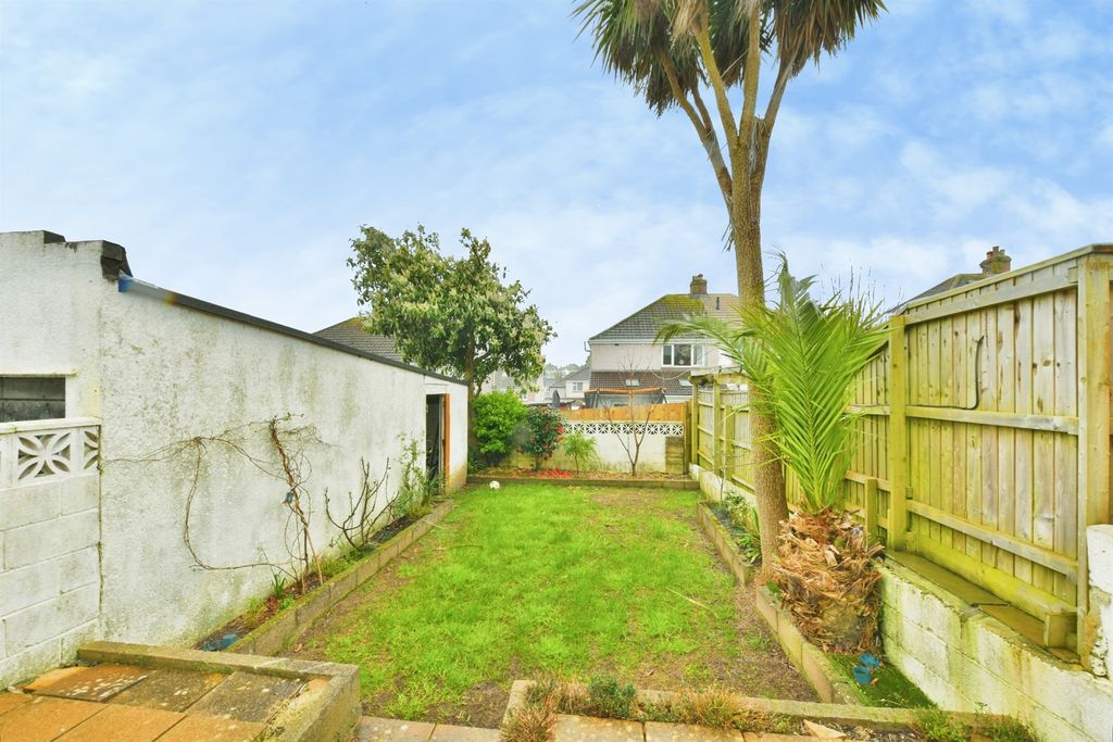 Property photo 3 of 20 Front Garden