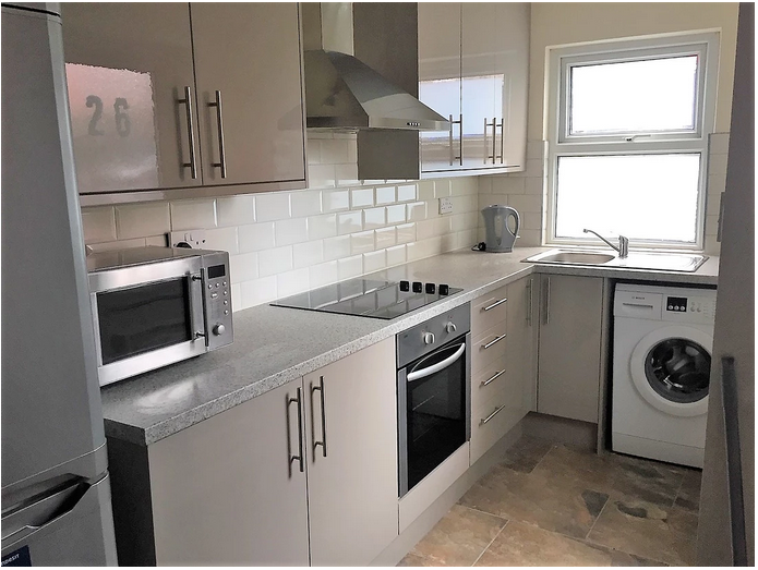 Property photo 3 of 10 Kitchen