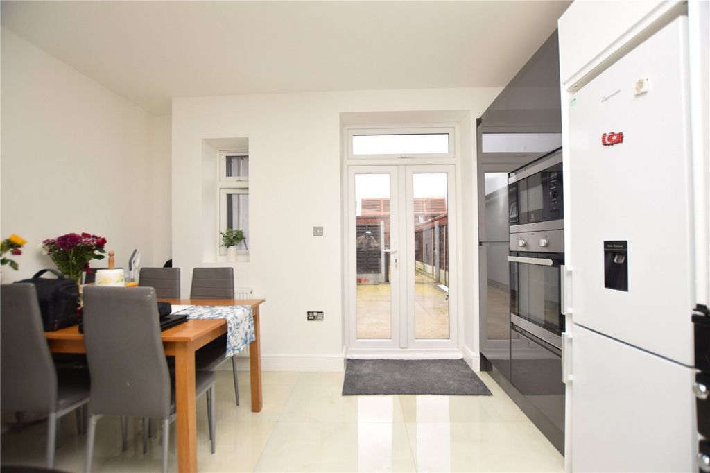 Property photo 3 of 15 Picture No. 17