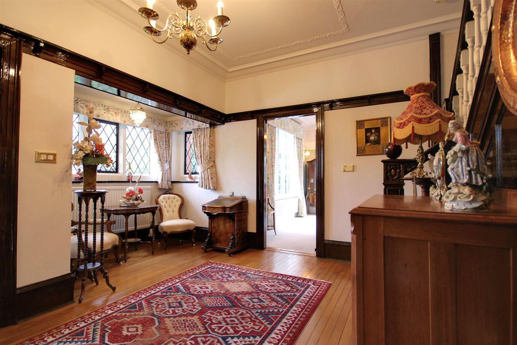 Property photo 2 of 43