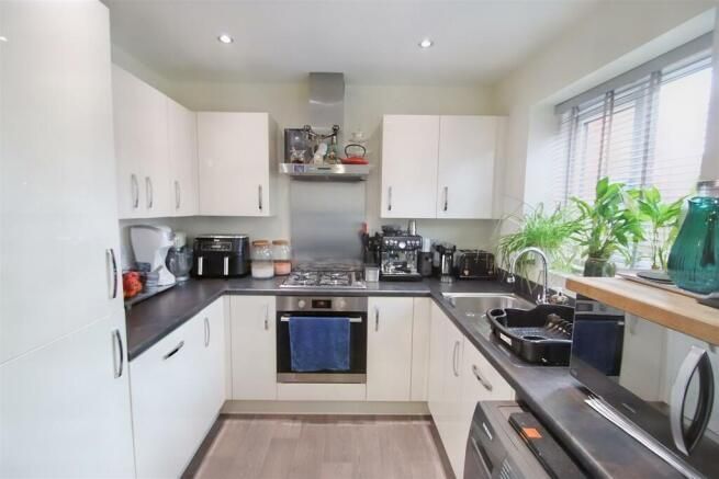 Property photo 3 of 10 6892_32966357_Img_03_0000_Max_656x437.Jpeg