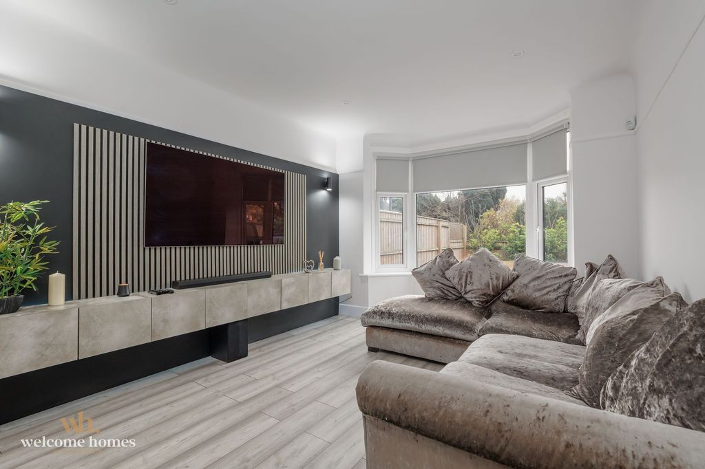 Property photo 2 of 28