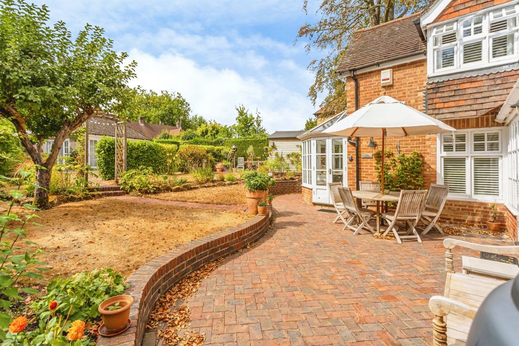 Property photo 2 of 31