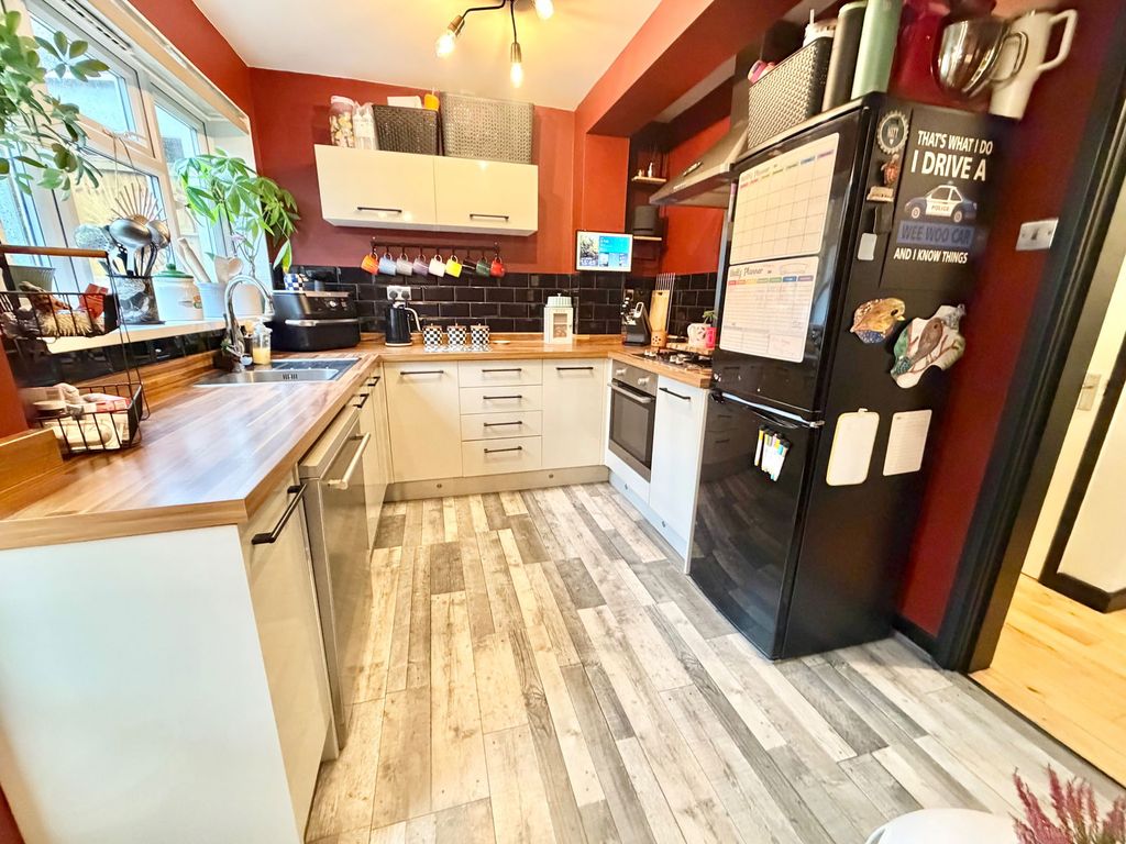 Property photo 2 of 28