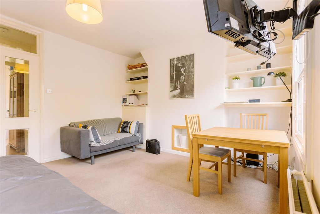 Property photo 3 of 19 Mb_Woodstock Road_Finsbury Park_Davies Davies_21.J