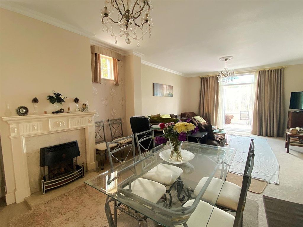 Property photo 3 of 14 12 Little Common Rd - Sitting2.Jpg