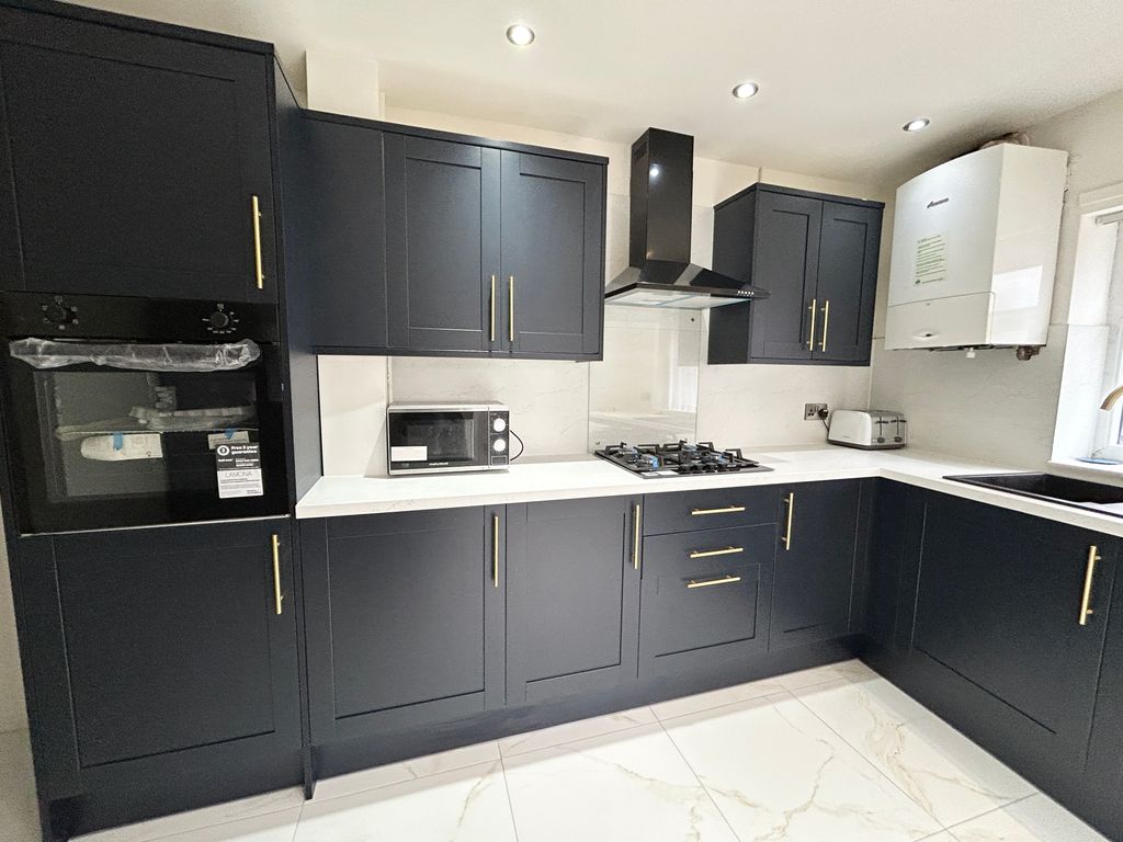 Property photo 2 of 12 Kitchen