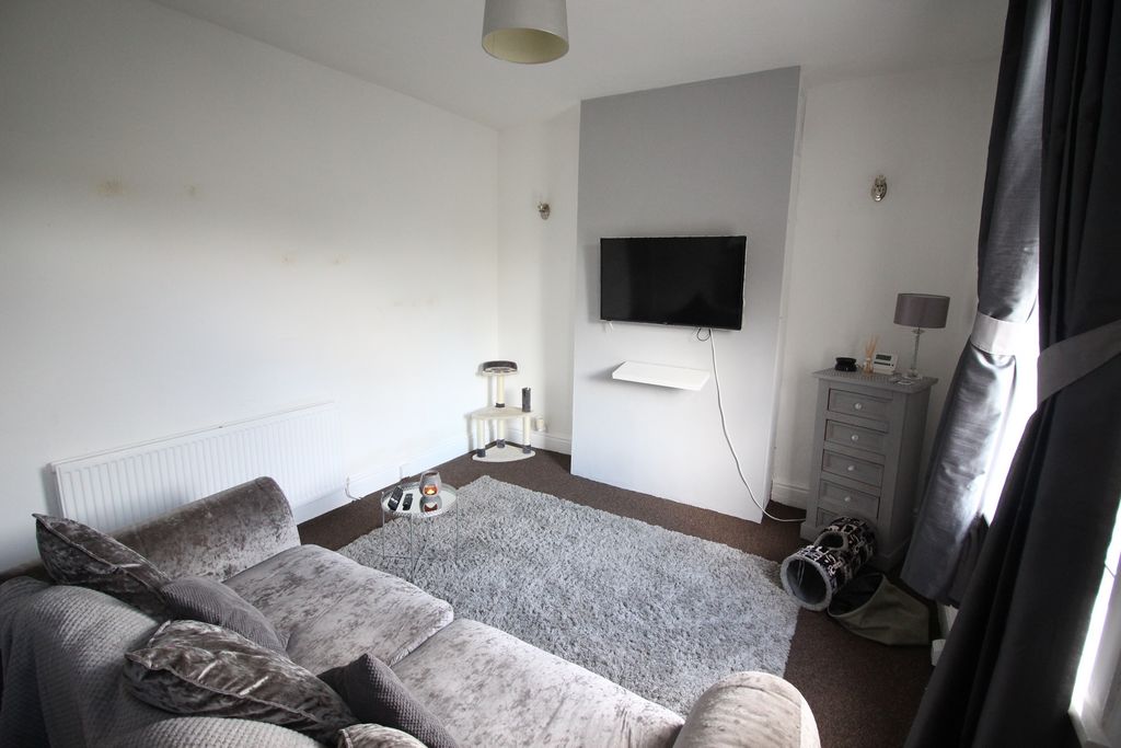 Property photo 2 of 8