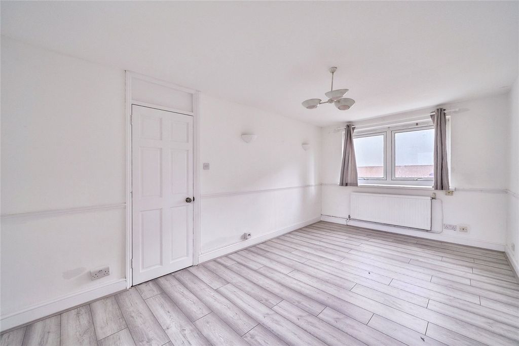 Property photo 3 of 18 Picture No. 04
