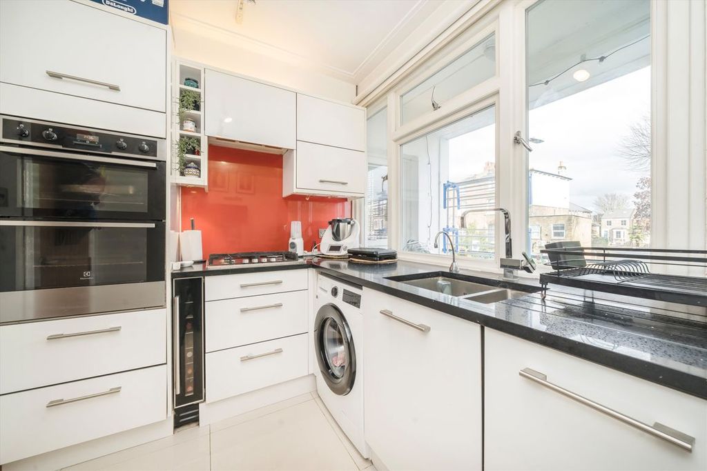 Property photo 3 of 6