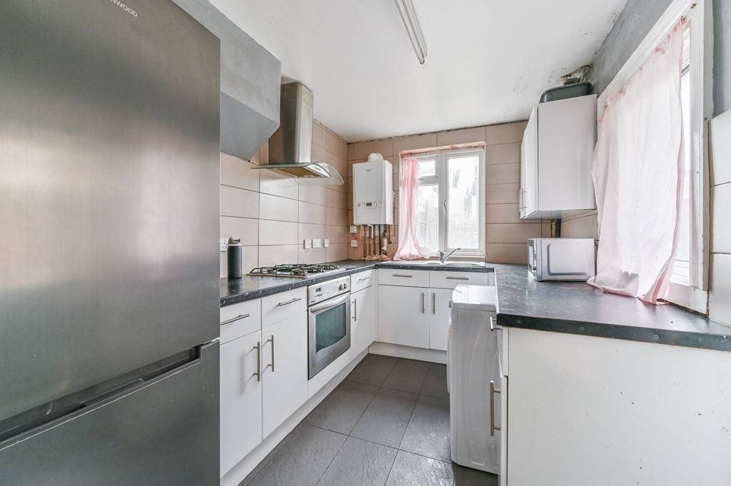 Property photo 2 of 3