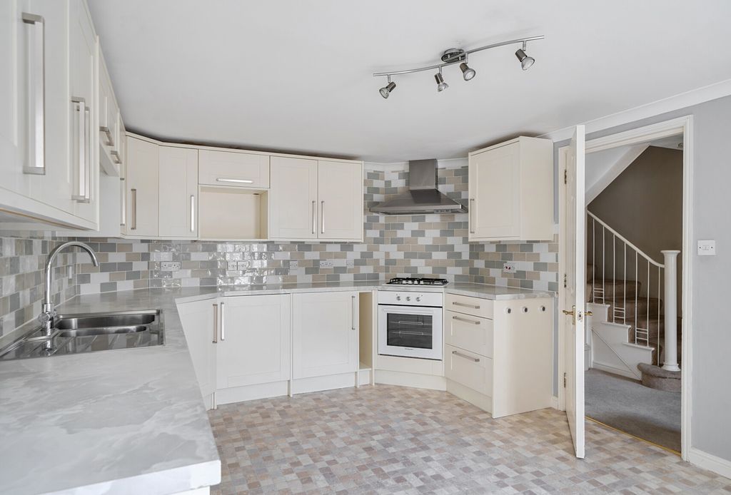 Property photo 2 of 18 Kitchen