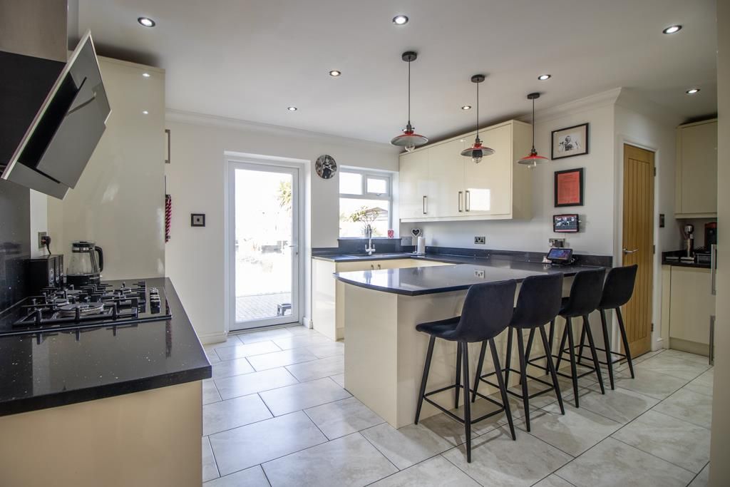 Property photo 3 of 14 Kitchen