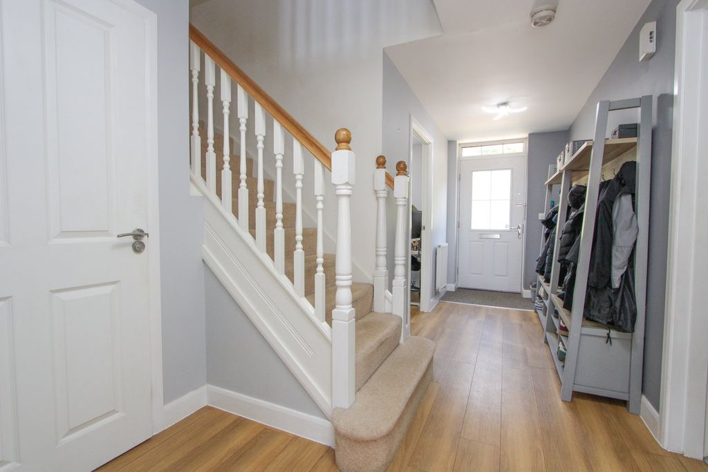 Property photo 2 of 33