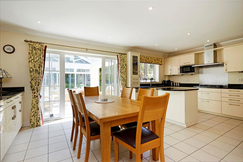 Property photo 2 of 14 Image