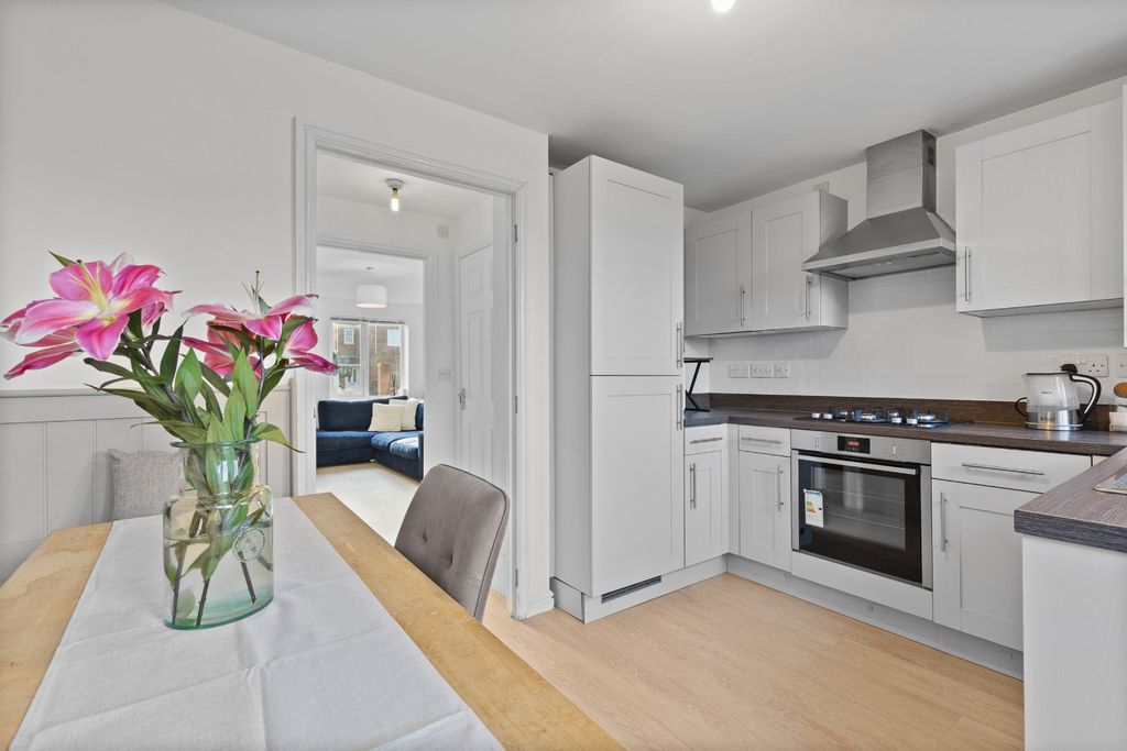 Property photo 2 of 27 4779533