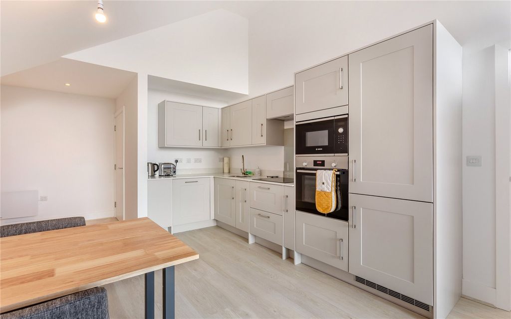 Property photo 3 of 11 Kitchen