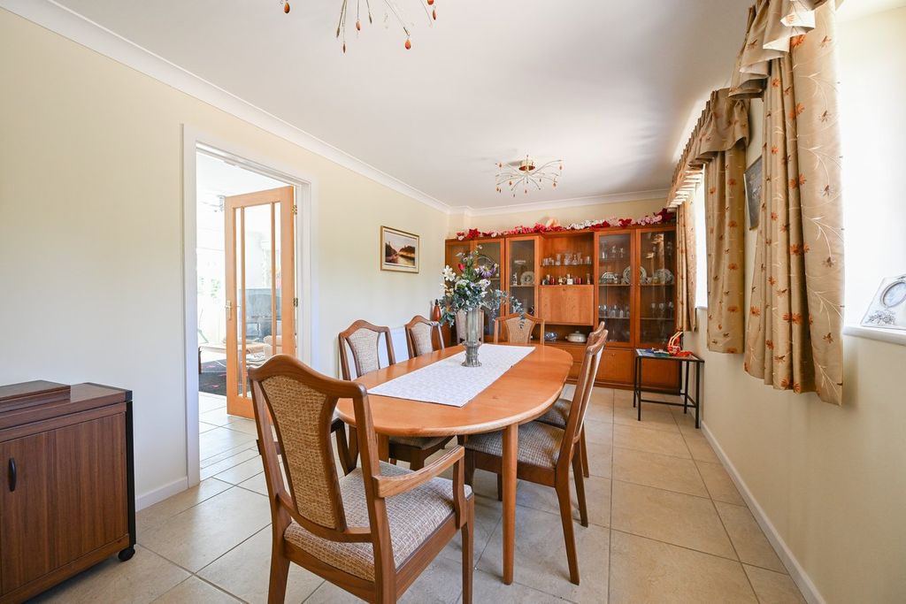 Property photo 2 of 21