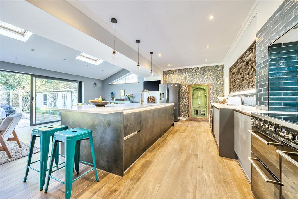 Property photo 3 of 26 1-69Bfafb2d4Bd8-1425596-6-69Bc2d16d2F70-1.Jpg