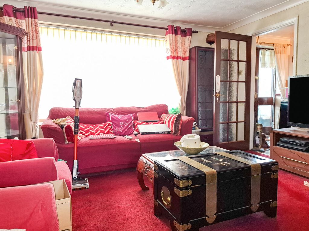 Property photo 3 of 10 Living Room