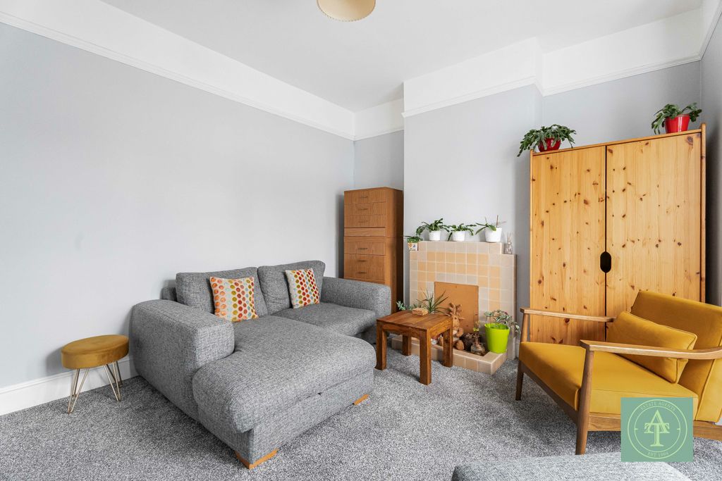 Property photo 3 of 27 Gallery