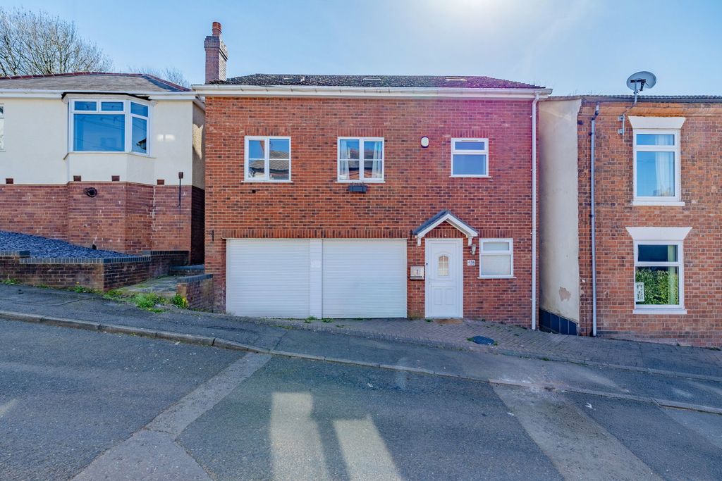 Property photo 2 of 32