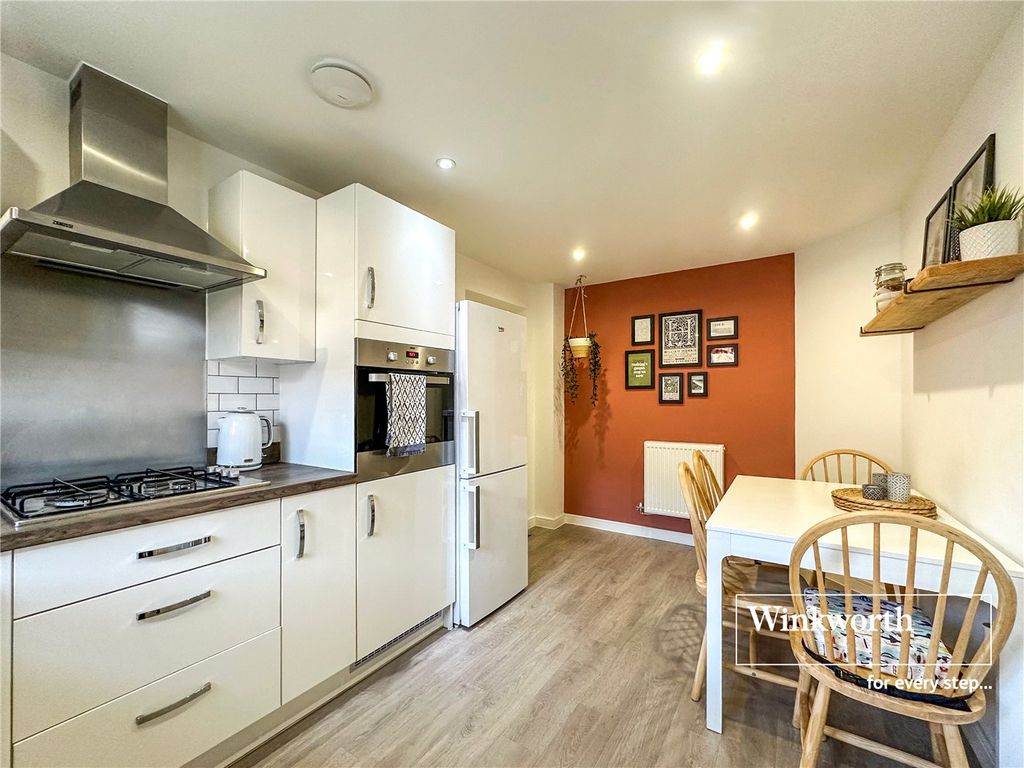 Property photo 2 of 21 Picture No. 18