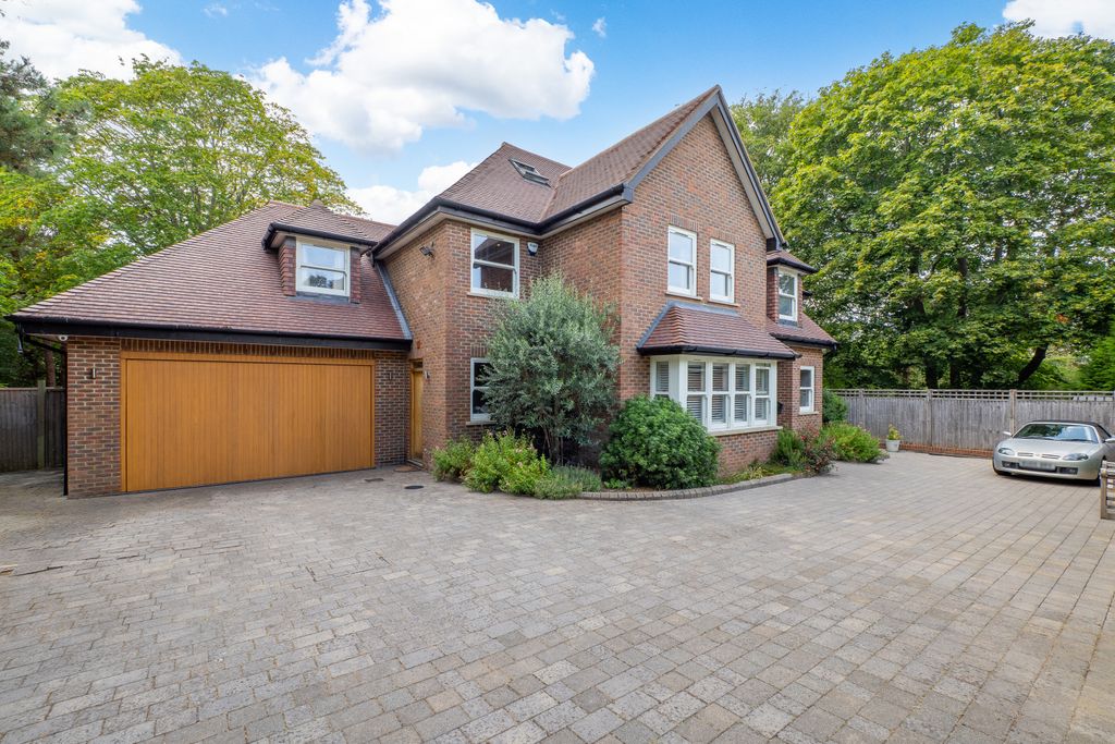 Property photo 3 of 57 Picture No. 02