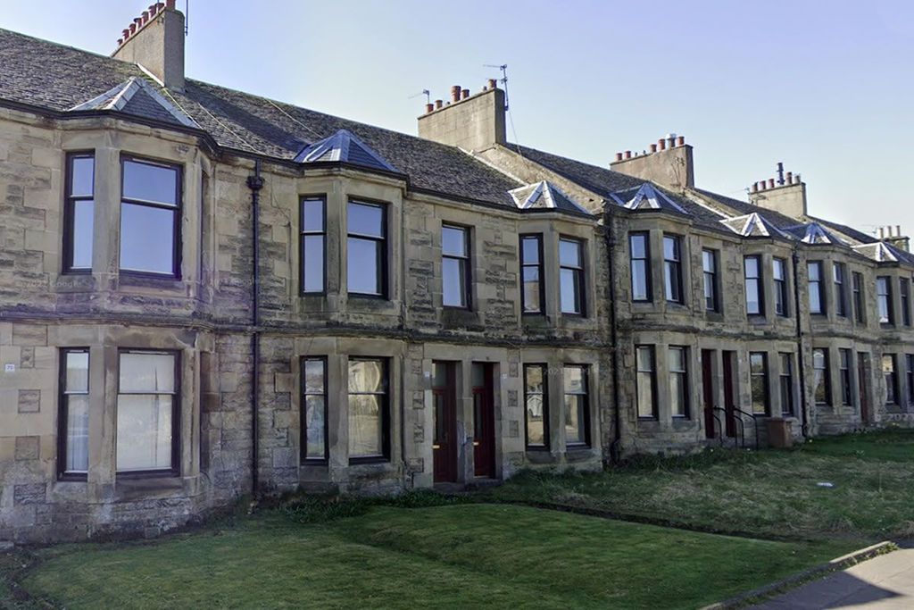 Property photo 1 of 2
