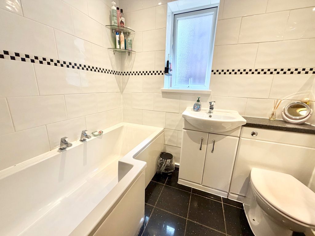 Additional image 18 of 4 bed bungalow for saleNuthatch Drive, Brierley Hill DY5