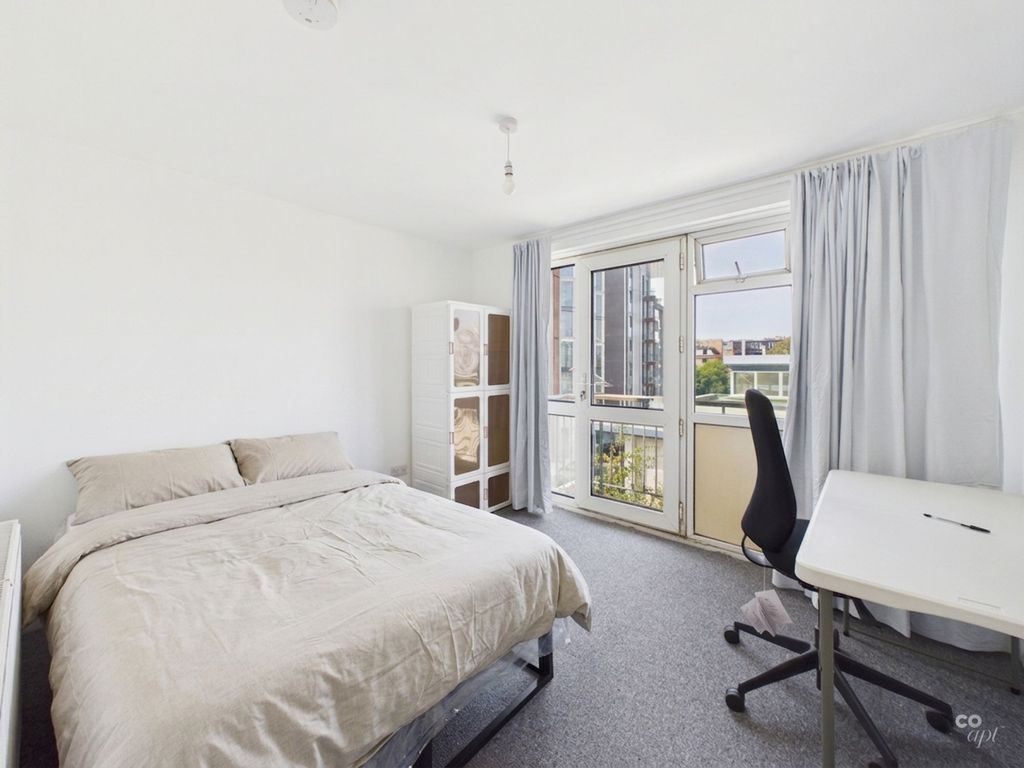 Property photo 1 of 5