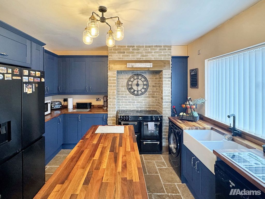 Property photo 2 of 31